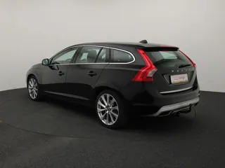 VOLVO V60 Momentum