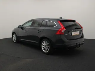 VOLVO V60 Momentum