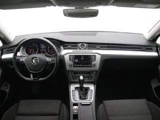 VOLKSWAGEN PASSAT B8 Connected Series