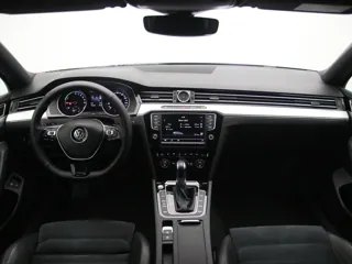 VOLKSWAGEN PASSAT B8 Highline