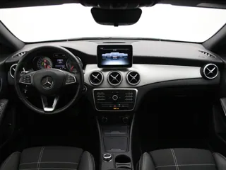 MERCEDES BENZ CLA200 Ambition