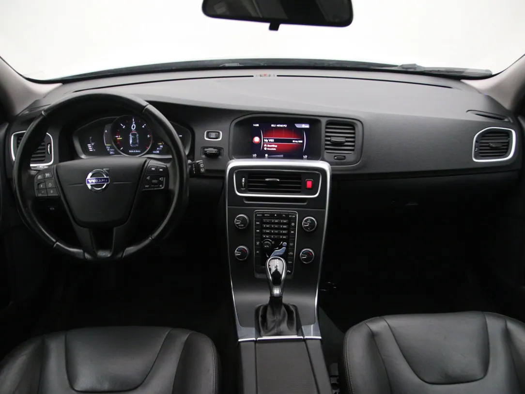 VOLVO V60 Cross Country Momentum
