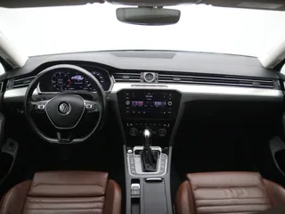 VOLKSWAGEN PASSAT B8 Highline