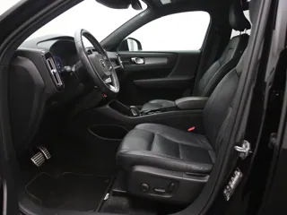 VOLVO XC40 R-Design