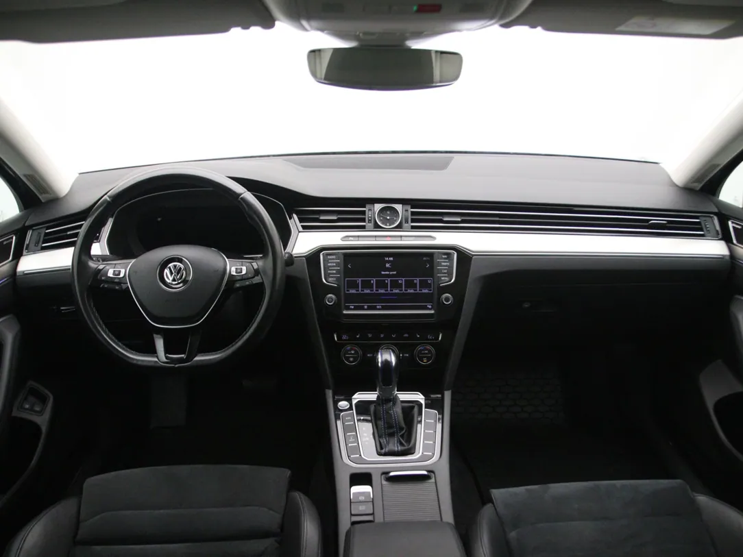 VOLKSWAGEN PASSAT B8 GTE Connected Series Plus