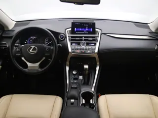 LEXUS NX300H Luxury Line