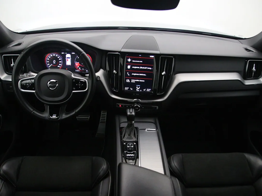 VOLVO XC60 R-DESIGN