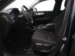 VOLVO XC40 Momentum