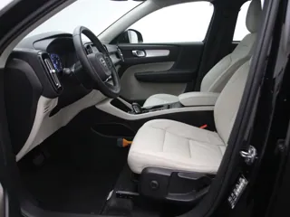 VOLVO XC40 Momentum