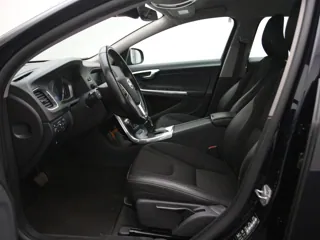 VOLVO V60 Momentum