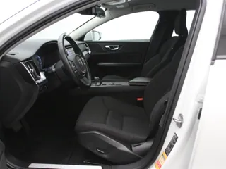 VOLVO V60 MHEV Momentum Advantage