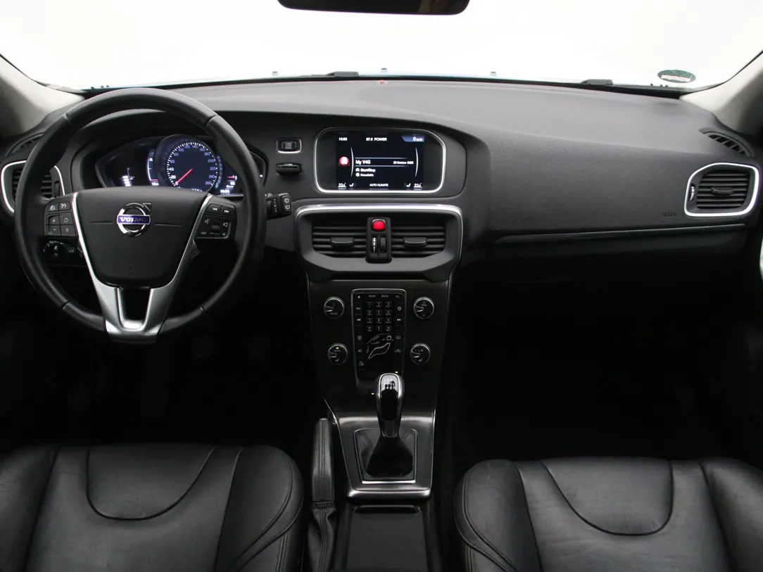 VOLVO V40 Summum Business