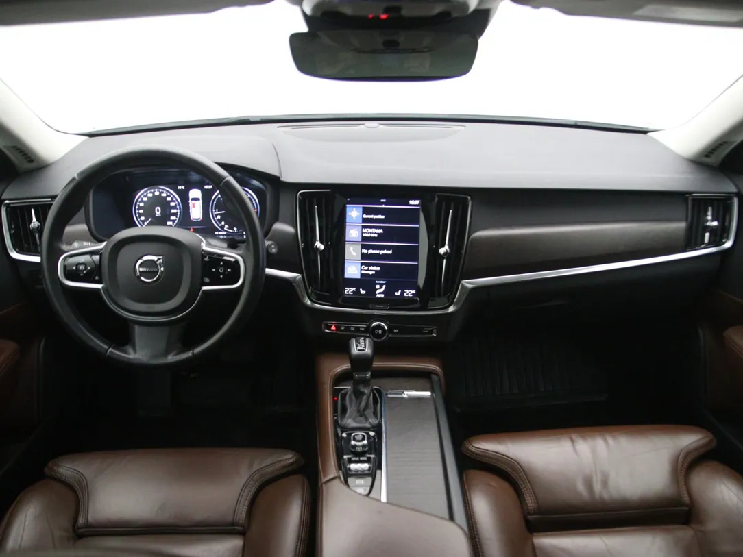 VOLVO V90 Cross Country Momentum