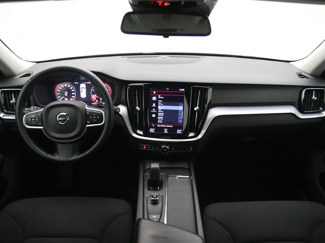 VOLVO V60 MHEV Momentum