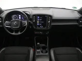 VOLVO XC40 Momentum