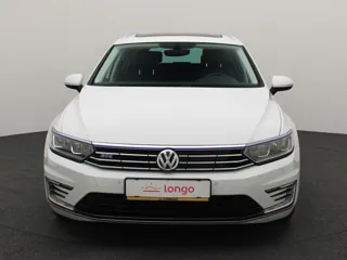 VOLKSWAGEN PASSAT B8 Connected Series Plus
