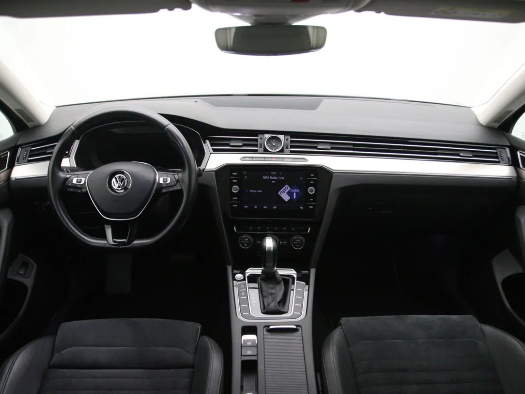 VOLKSWAGEN PASSAT B8 Highline Business R