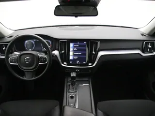 VOLVO V60 Momentum