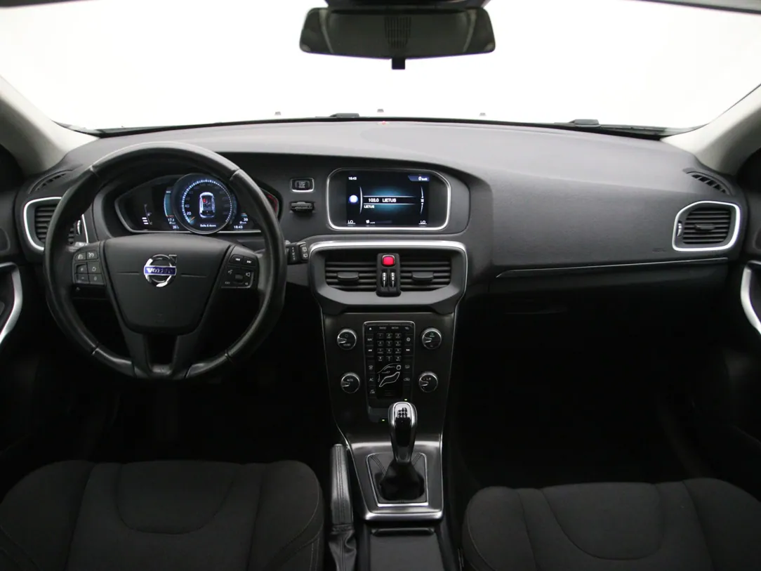 VOLVO V40 Base Business