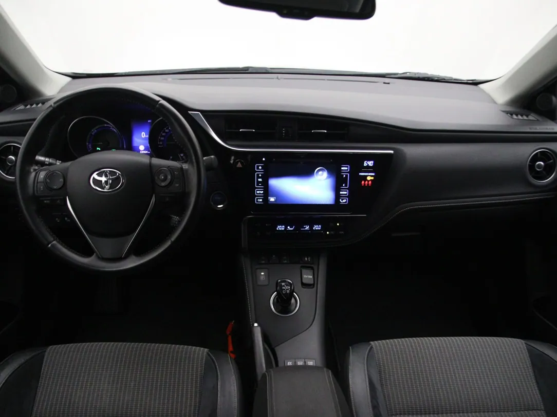 TOYOTA AURIS Pro