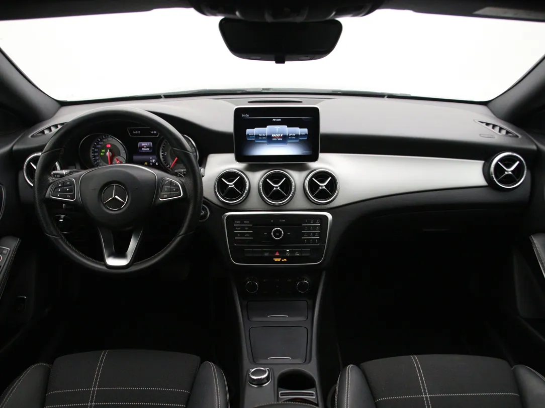 MERCEDES BENZ CLA200 Ambition
