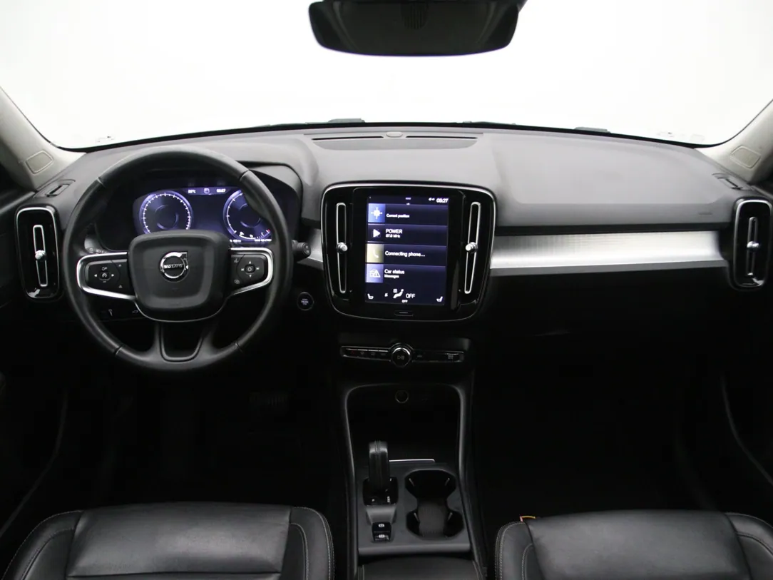 VOLVO XC40 Momentum Pro