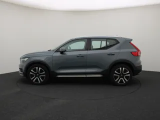VOLVO XC40 Momentum Pro