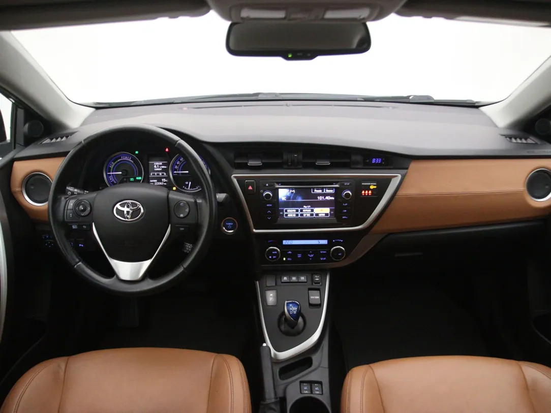 TOYOTA AURIS