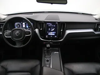 VOLVO XC60 Momentum