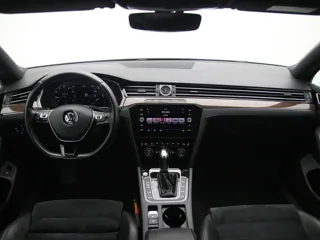 VOLKSWAGEN PASSAT B8 Highline Business R