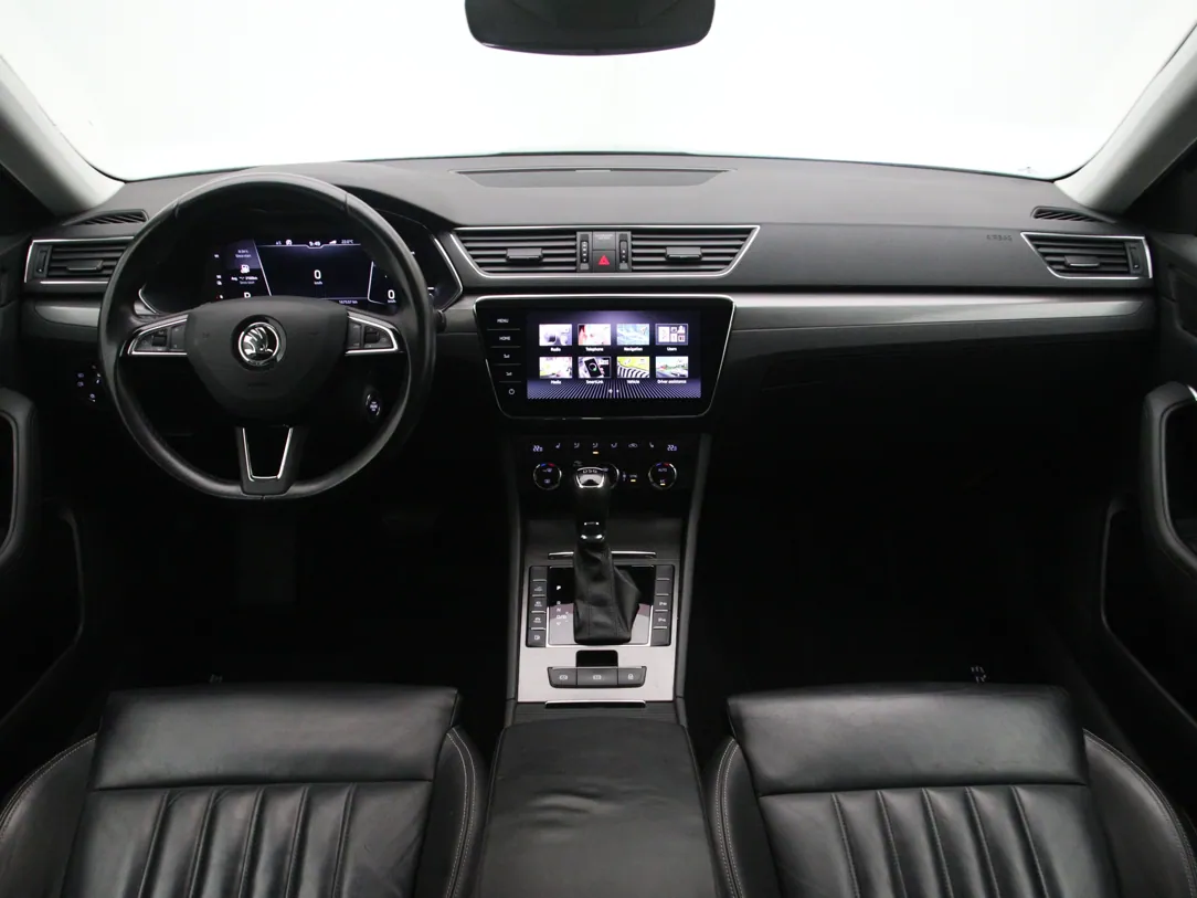 SKODA SUPERB Style Corporate Plus