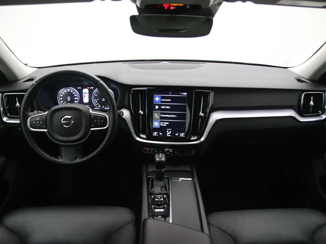 VOLVO V60 Momentum
