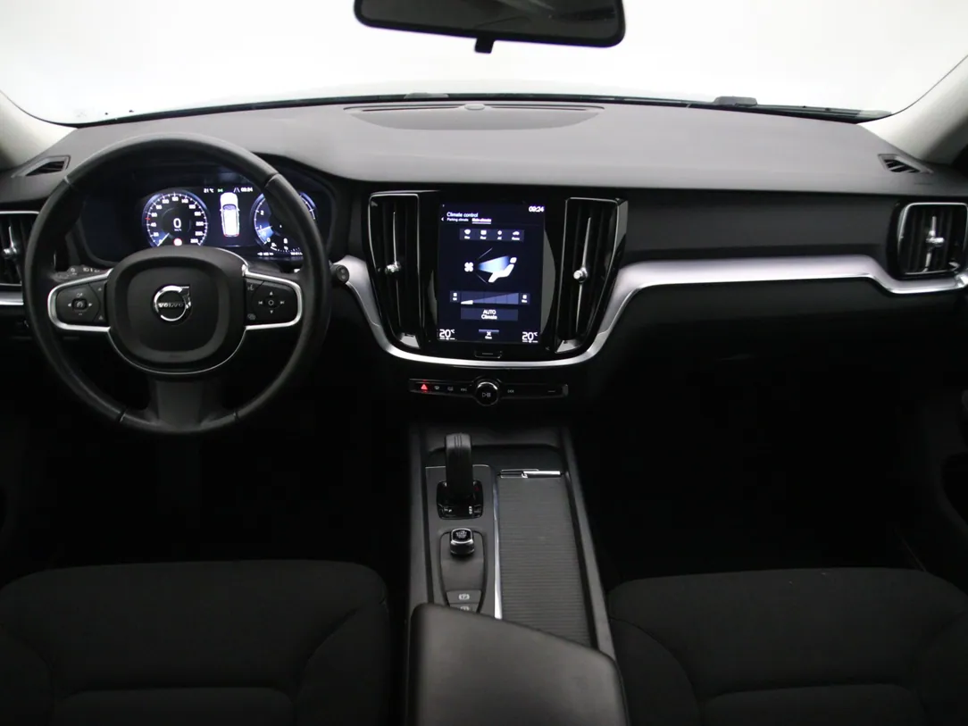 VOLVO V60 MHEV Momentum Advantage