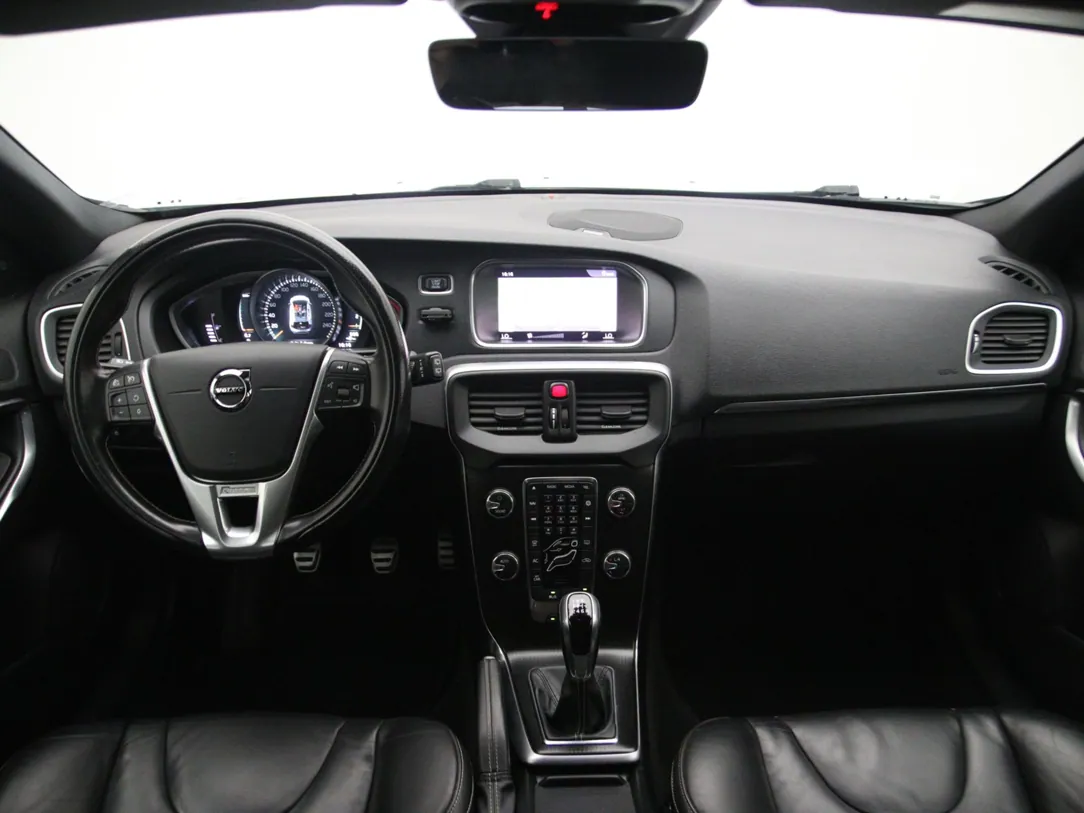 VOLVO V40 R-Design