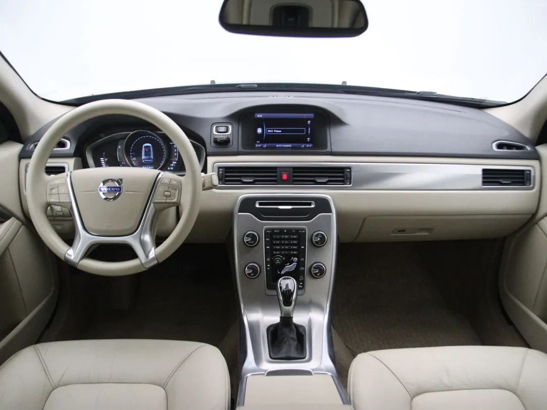 VOLVO XC70 Momentum