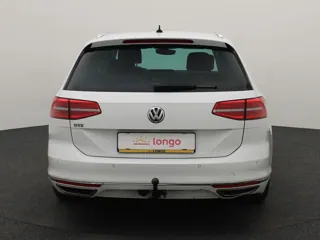 VOLKSWAGEN PASSAT B8 Connected Series Plus