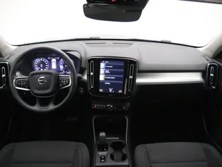 VOLVO XC40 Momentum Pro