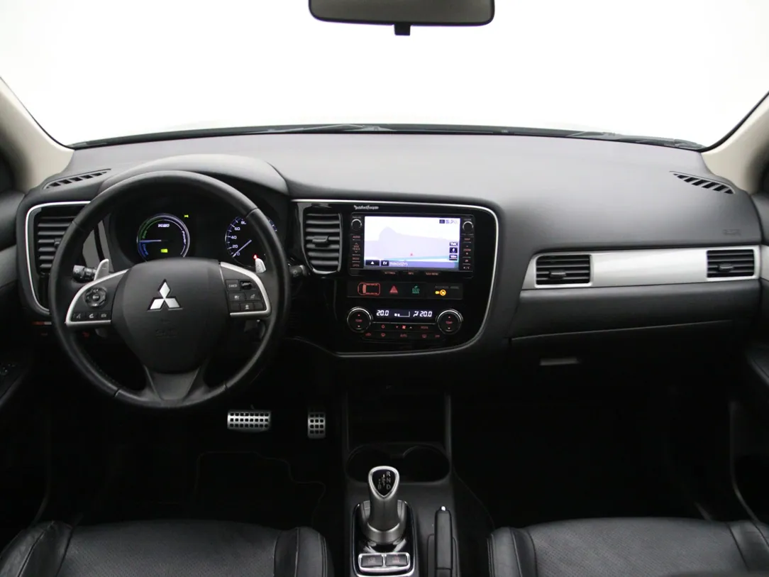 MITSUBISHI OUTLANDER Instyle+