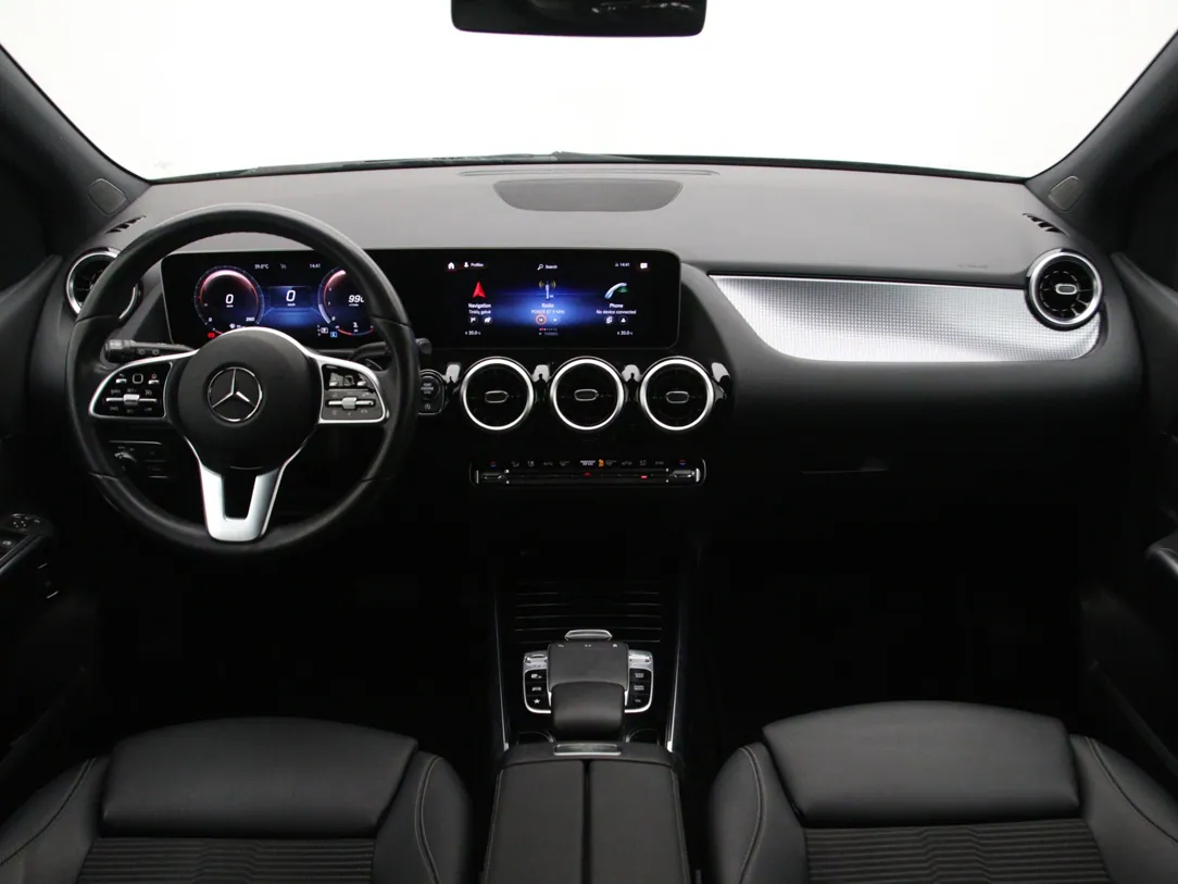 MERCEDES BENZ B180 Launch Edition