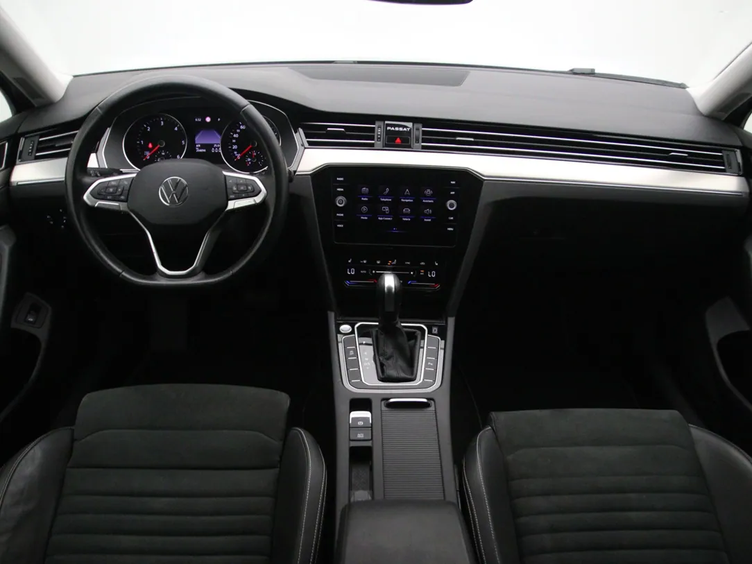 VOLKSWAGEN PASSAT B8 Elegance