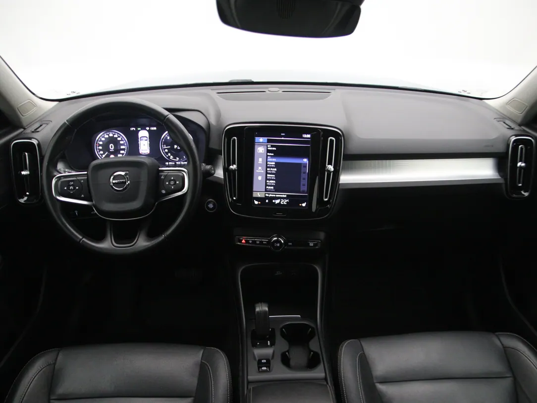 VOLVO XC40 Momentum Pro
