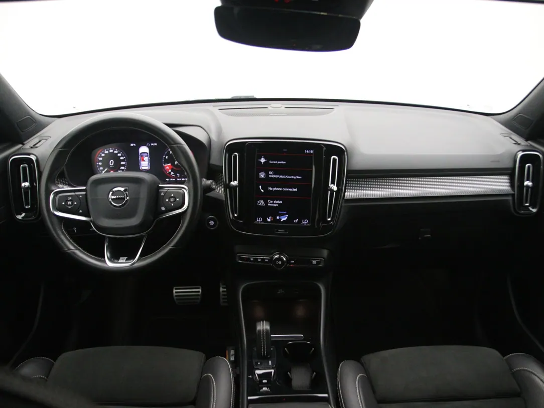 VOLVO XC40 R-Design