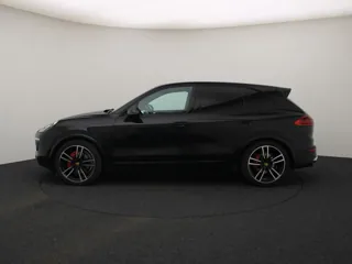 PORSCHE CAYENNE Platinum Edition