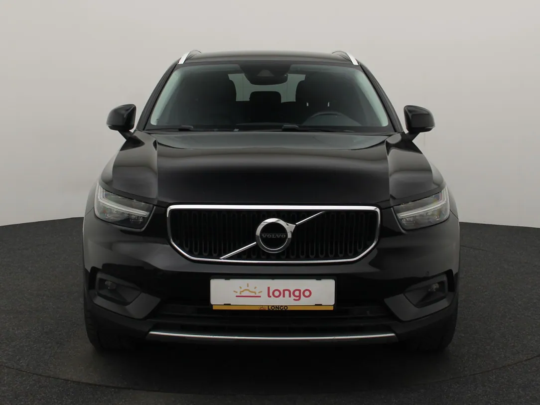 VOLVO XC40 Momentum Pro