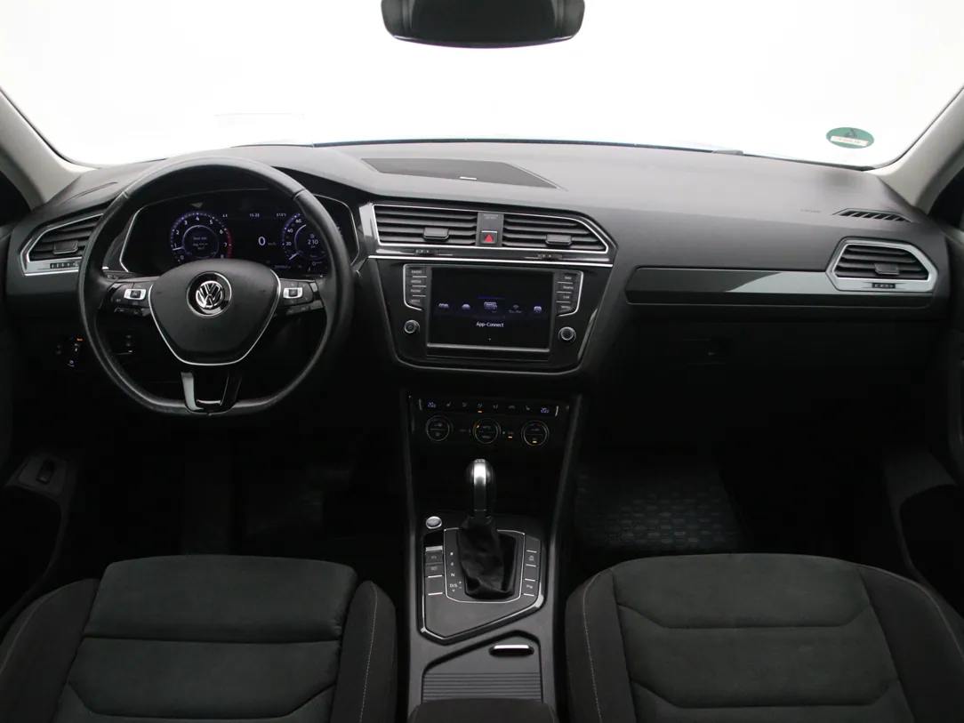 VOLKSWAGEN TIGUAN Connected Series