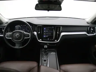 VOLVO V60 Momentum