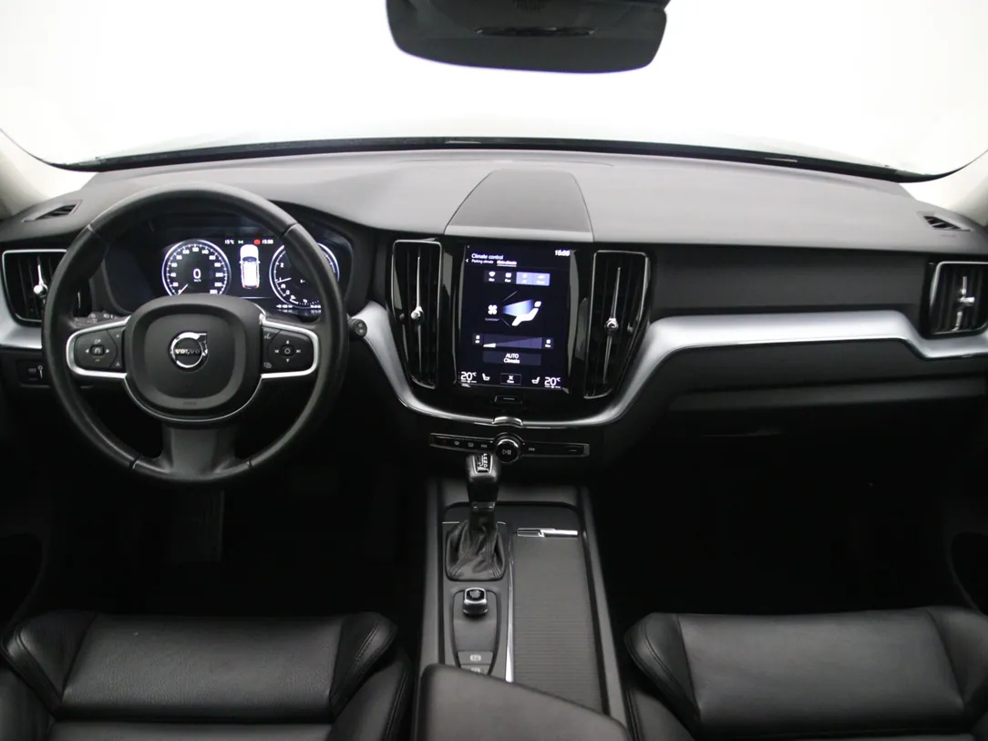 VOLVO XC60 Momentum
