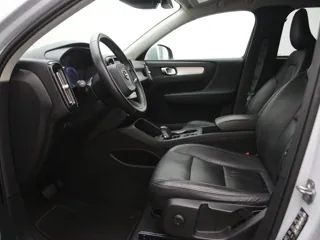 VOLVO XC40 Momentum Pro