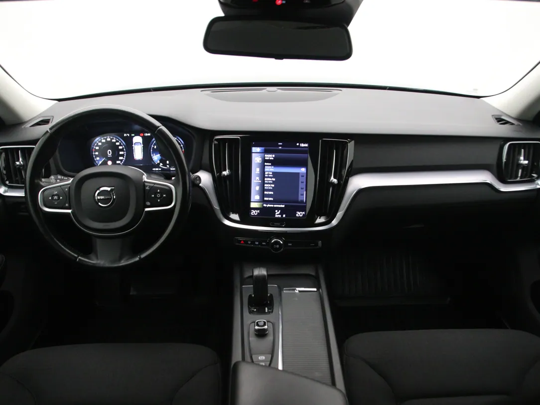 VOLVO V60 MHEV Momentum Advantage