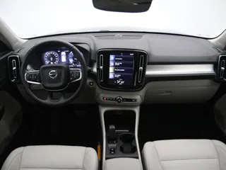 VOLVO XC40 Momentum